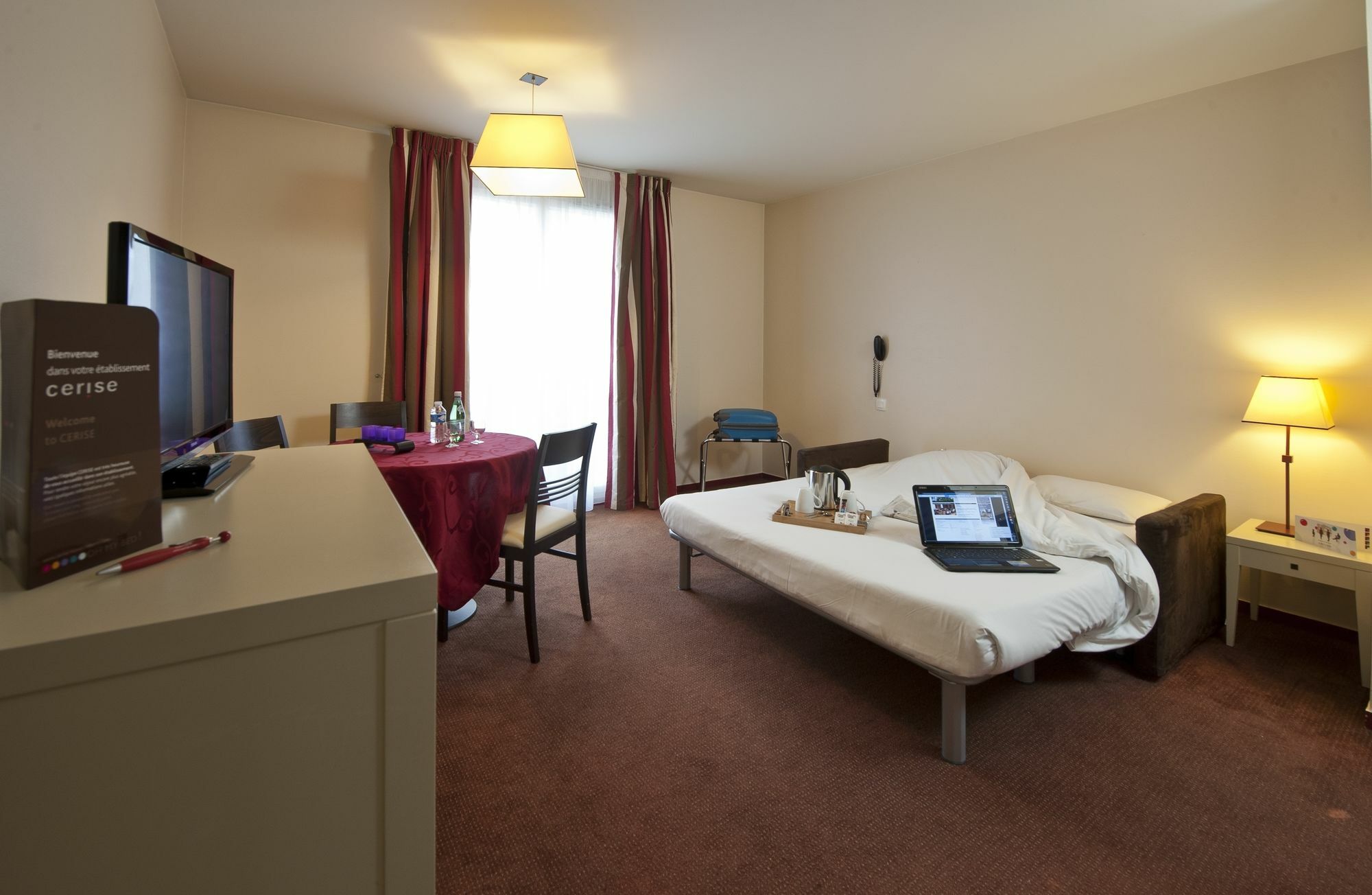 Hotel Cerise Chatou Eksteriør billede
